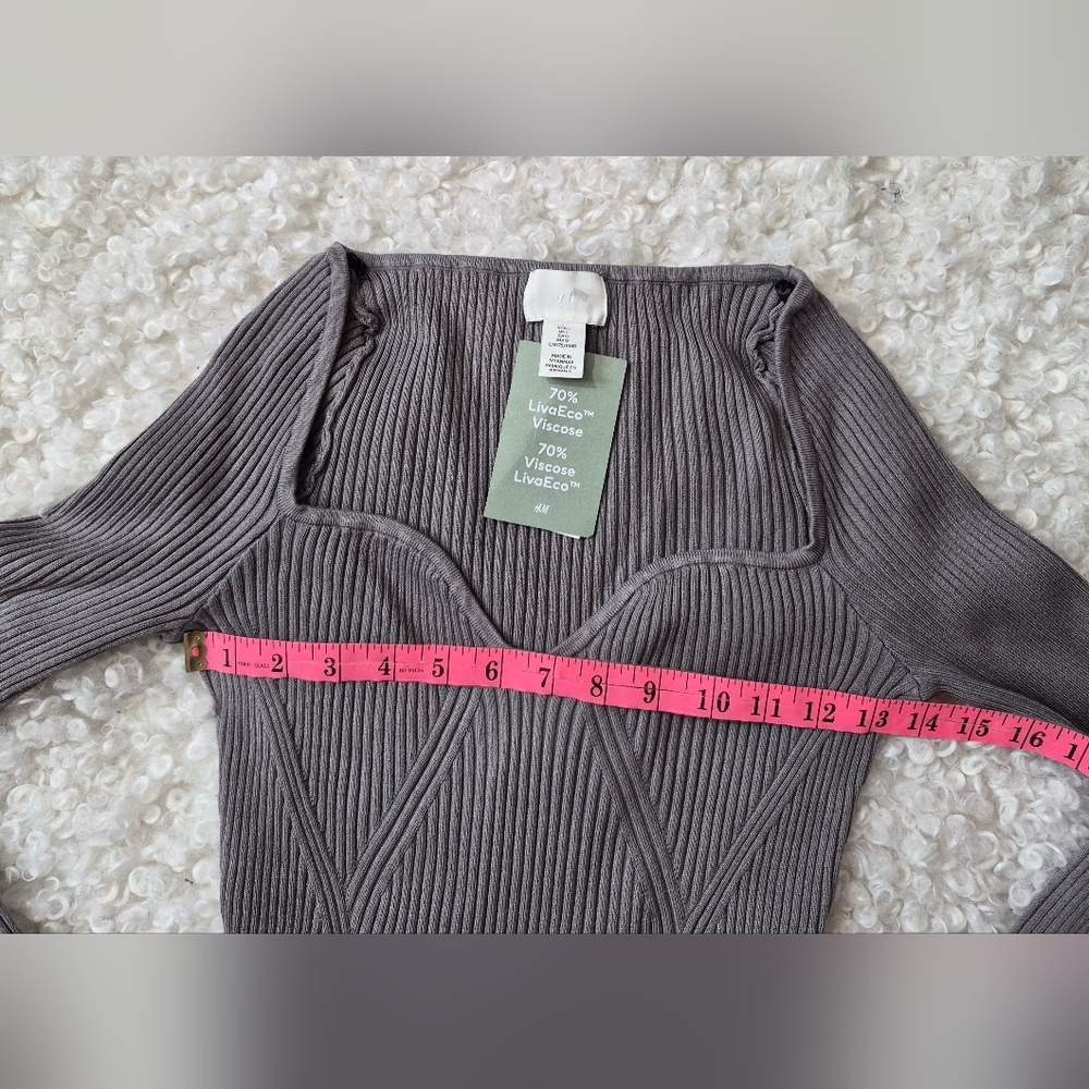 BNWT H&M Rib-knit L Bell Sleeve Sweetheart Neck Gray Sweater Minimalist Neutral - Picture 10 of 11